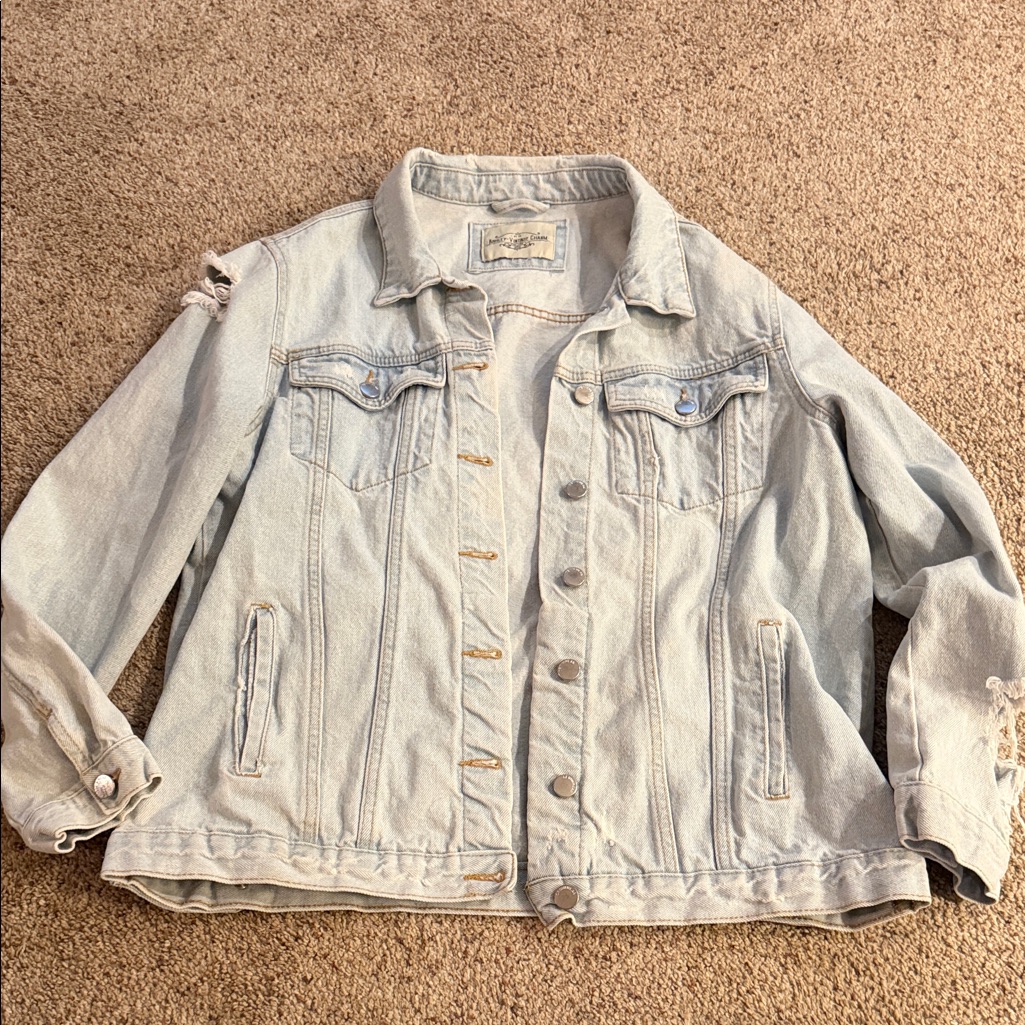 Ashley Vintage Charm Classic Light Blue Denim Jacket With Fray Detail